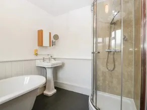 Pretty cottage, perfect readers' retreat in centre of Hay, parking & fast wifi - Image 4