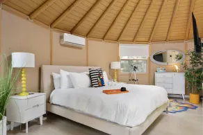 Hippy Chick Yurt Cabin - Image 5