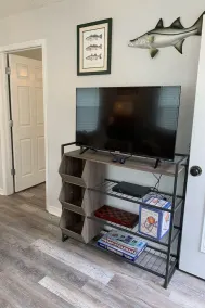 Lovely 2 bedroom on lake between 2 beaches! - Image 2