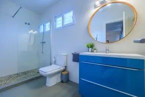 COZY AND SUNNY DETACHED WITH PRIVATE POOL. - Image 3