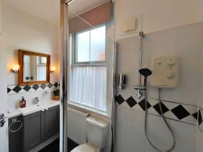 Katharine Apartment close to all amenities and beach - Image 2