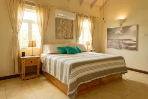 Luxury Holiday 3 Bedroom Villa w/ private pool & air conditioning.  Sleeps 7-9 - Image 5