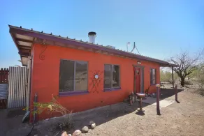 Groovy Desert Getaway w Pool, Fire pit, Stream/Wifi, Vinyl Records, Books, Art.. - Image 5