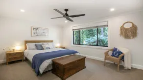 Room for all, fireplace and walk to beach - Image 4