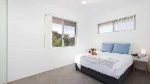 Beachside at Gretel – walk to Shoal Bay Beach, close to shops and clubs, top floor apartment. - Image 3