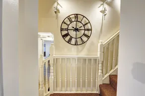 Modern 1 bed apartment, private courtyard terrace - Image 2