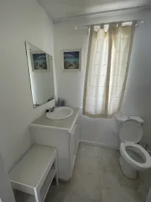Quaint 1 bedroom apartment close to Mullins Beach - Image 2