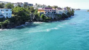 Ship watchers Oceanfront Tiny House Retreat with Mezzanine and Private Jetty - Image 4