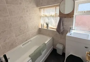 House Sleeps 7 With Enclosed Garden - Image 3