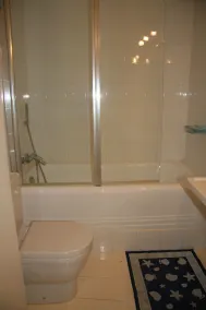 2 Quartos em pés Eze na situação excepcional de água - Image 3