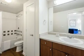 Landing Stunning 2BD Yoga Studio Clubhouse - Image 4