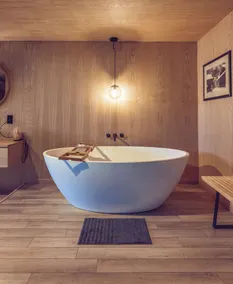 Spectacular Designer Treehouse with Mountain Views - Image 5