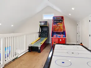 The Kroll House Loft - Location, Comfort, and Fun! - Image 5
