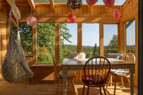 Charmant chalet rustique avec tour, vue spectaculaire, spa et véranda ouverts toute l'année. - Image 5