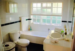 Luxurious self-catering cottage sleeping up to 4 adults - Image 2
