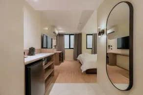 LILYBETH HOTEL PRATUNAM - Image 1
