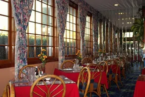 Tradewinds All Suite Hotel - Image 4