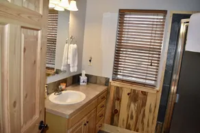 Spacious 3-Story Home, 4 bedrooms, Sleeps 12, Easy Trailer Parking - Image 5