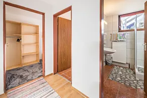 Holiday Apartment \"Zillertalblick\" with Panorama Mountain View & Terrace - Image 2