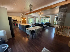Lakewood Haven is a charming 4-bedroom cottage nestled in by the waterfront. - Image 5