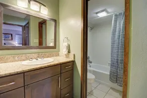 Ground Level, Lake Side, Walk to Town Pool/Hot tub E101 - Image 5