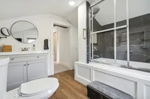 Cottage on Main in Lansdale! Perfect for family, work, shopping, relaxing. - Image 3
