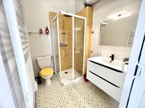 Superb small apartment with free parking - Image 3