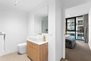 Luxury CBD Escape - 1BR Apartment with Pool & Gym - Image 4