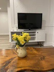 Luxurious, spacious, Independent 2 Bedrooms 2 baths with fireplace/free parking - Image 2