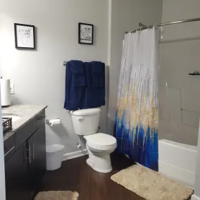 Stylish and Spacious, close to the Hospital. - Image 3