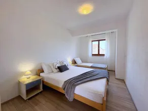 Holiday apartment with balcony and sea view - Image 3