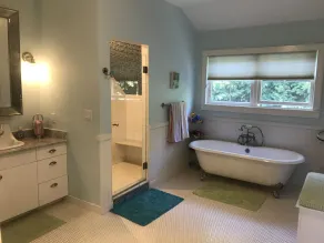 Luxury home on Lake Champlain, with pool, hot tub, kayaks, and much more - Image 3