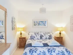 1 bedroom accommodation in Corsham - Image 3