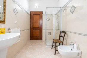 Casa vacanze 'Domus Luna' con vista lago, terrazza e aria condizionata - Image 4