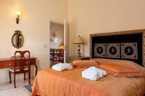 Rafkos Warm Senses Apartment - Image 5