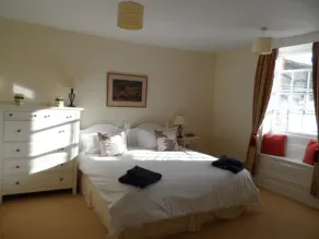 Stunning 3 bedroom 3 bath self catering cottage nr Stonehenge, Salisbury, Longleat, Avebury and Bath, Short walk to lovely village pub - Image 4