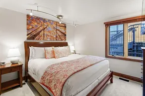 Fifth Avenue Unit 8, Condo with Extra Murphy Bed + Access to Pool & Hot Tub - Image 5