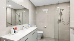 Lovely renovated townhouse in Batehaven - Image 2
