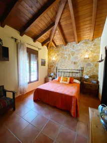 CHARMANDE VILLA i Coín (Málaga) på landsbygden med stor privat pool, trädgårdar, omgiven av träd på en 4000 m2 stor gård. - Image 2