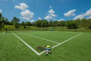 heated swimming pool, whirlpool, 2 tennis courts - Image 3