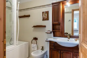 Appartamento \"Casa Loretta\" con vista sulle montagne, balcone e Wi-Fi - Image 4