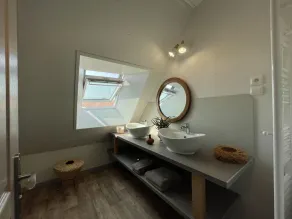 Rustic cottage with shared pool and pets allowed, sleeps 15 - Image 3