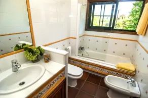 Augusti-erbjudande! Villa med privat pool, stor trädgård och 5 min från stranden - Image 2