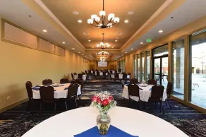 Sunday House Inn and Suites - Image 2