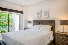 Cool, modern condo with on-site pool & balcony - Image 5