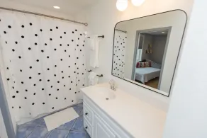 Welcoming Beach Cottage With Hot Tub & Fire pit, Just 1 ½ Blocks To The Beach! - Image 2