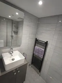 A stunning 2-bed, 2-bathroom suite, 5 min from the beach! - Image 2