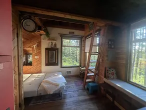 Heron's Nest Treehouse · Cozy and Beautiful Island Treehouse with cedar hot tub - Image 4
