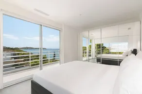 Beachfront Elegance with Spectacular Sea Views in Kavouri Vouliagmeni - Image 4