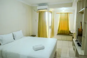 Simply Studio Room at Grand Serpong Apartment By Travelio - Image 5